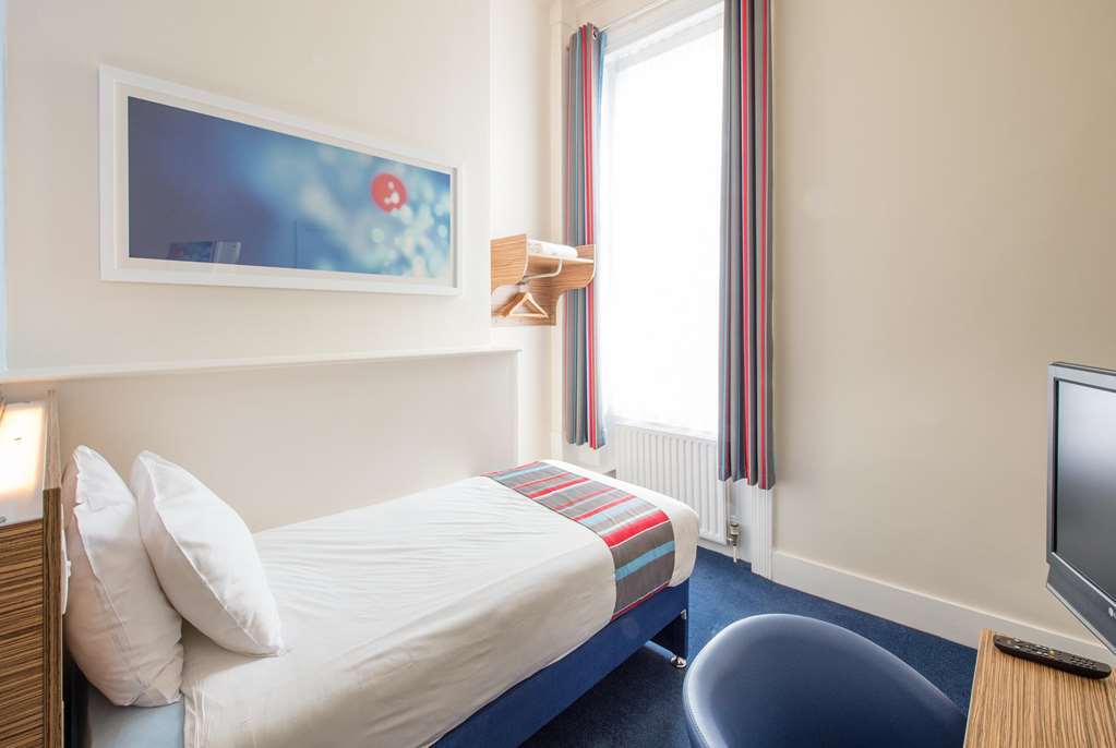 Travelodge Birmingham Dudley Rum bild
